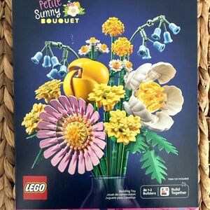 LEGO Vibrant Floral Arrangement Set